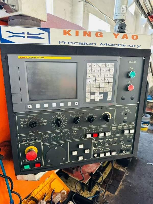 台湾金耀L65数控车床，L，加工长度为2800mm，18寸液压.