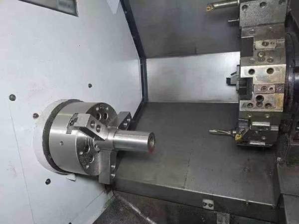 台湾原装进口东台TCS2000数控车床，8寸液压卡盘，另外.