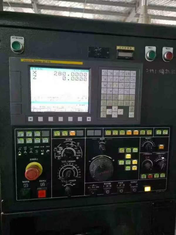 台湾原装进口东台TCS2000数控车床，8寸液压卡盘，另外.
