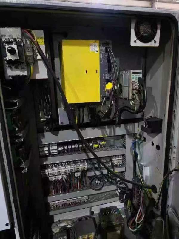 台湾原装进口东台TCS2000数控车床，8寸液压卡盘，另外.