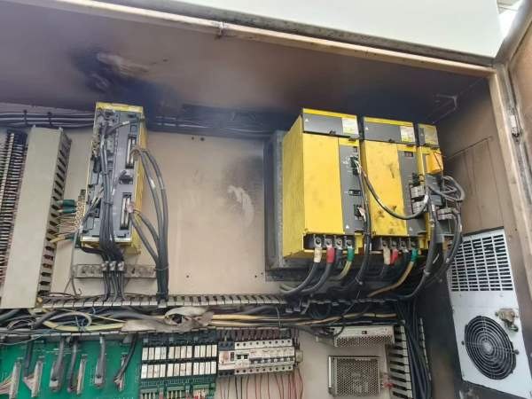 台湾油欣VL170R立车已到展厅  18寸液压卡盘  8工位液.