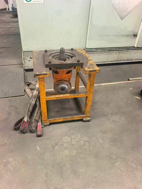 新定海天4028数控龙门铣床，两线一硬，BT50主轴齿轮头.