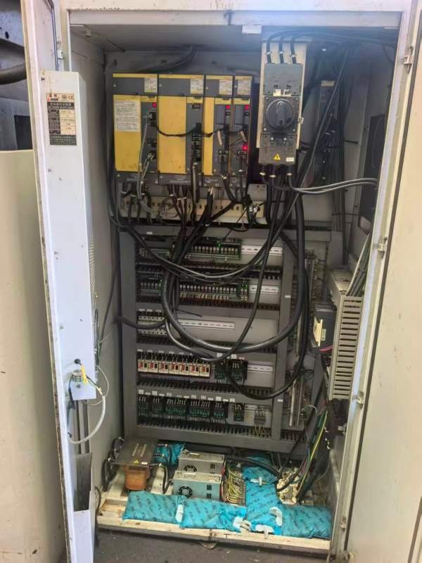 新定海天4028数控龙门铣床，两线一硬，BT50主轴齿轮头.