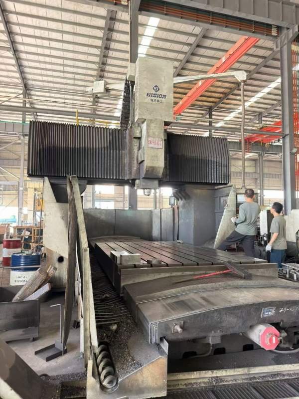 开粗神器经典海天3028龙门加工中心，工作台2 X 3米，.
