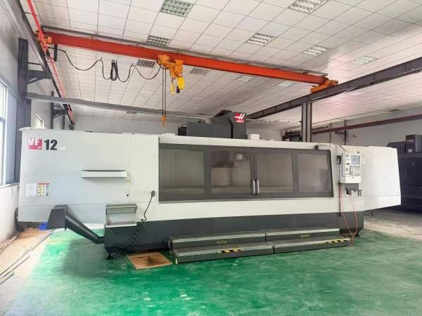 哈斯 VF12   只加工几百小时选配 HSK63 主轴: 15000 .