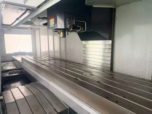 哈斯 VF12   只加工几百小时选配 HSK63 主轴: 15000 .