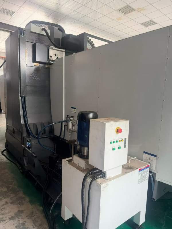 哈斯 VF12   只加工几百小时选配 HSK63 主轴: 15000 .