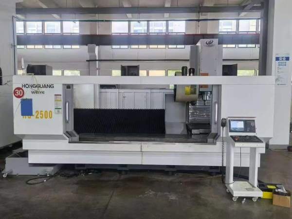 同款两台虹光伟业VMC-2500三菱M80系统三轴线轨行程255.