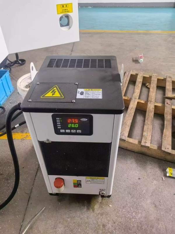 同款两台虹光伟业VMC-2500三菱M80系统三轴线轨行程255.