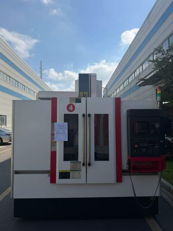 浙江华特855加工中心工作台尺寸：mm三轴行程：0mm三菱.