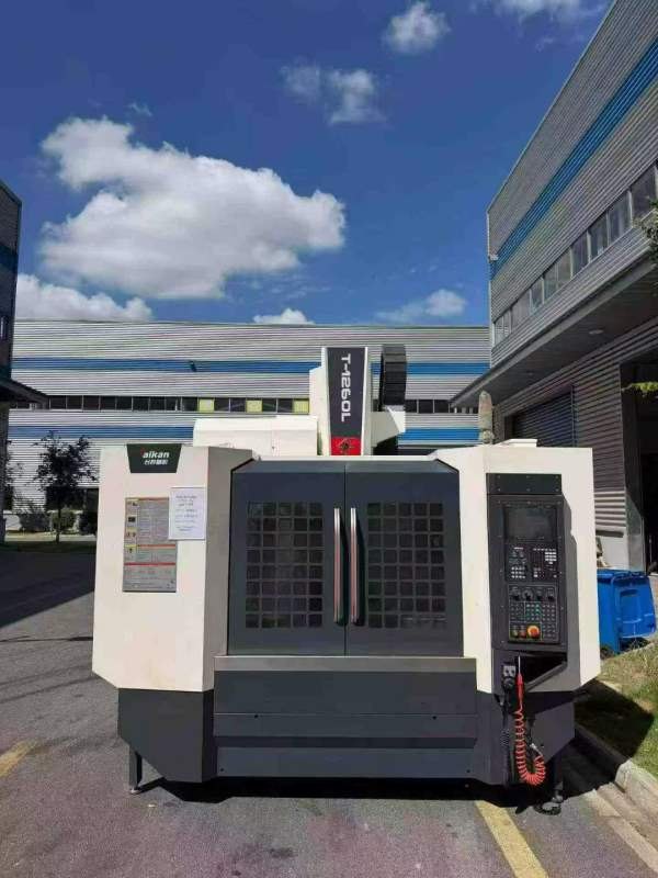 刚到！全新台群T-1260L立式加工中心，全防护钣金！工.