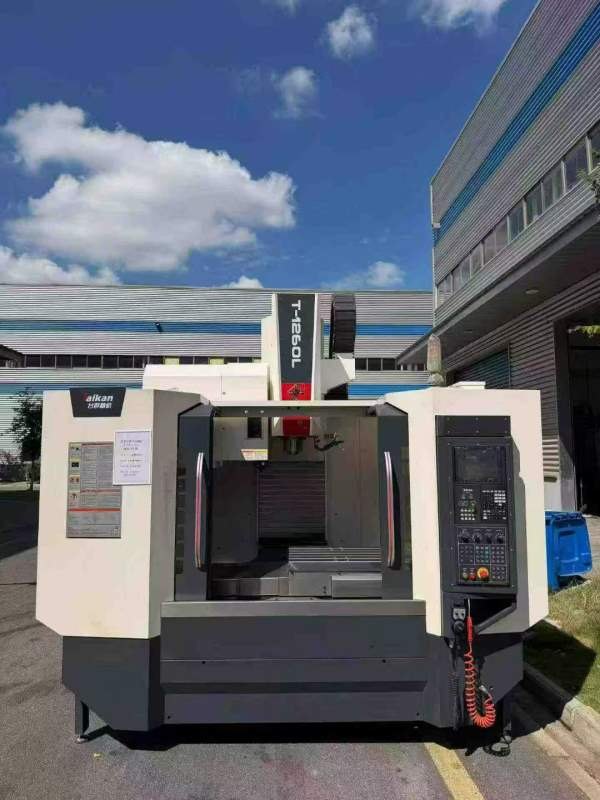 刚到！全新台群T-1260L立式加工中心，全防护钣金！工.