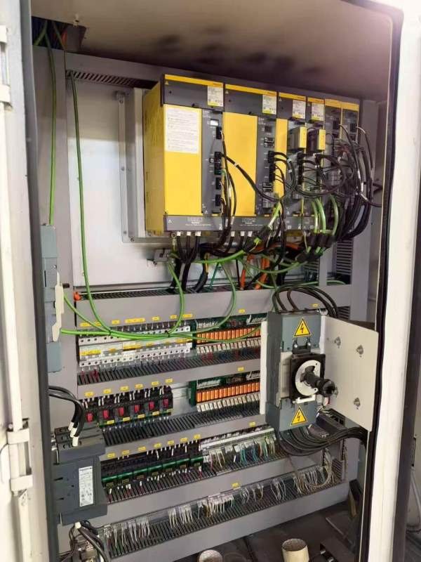 刚刚买下国盛8米龙门，行程1250，门高1550，门宽3800.