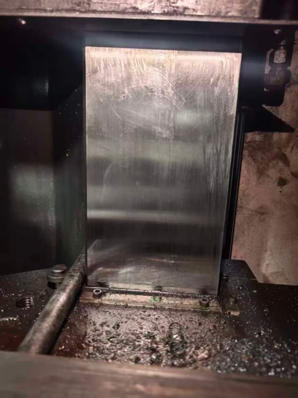 刚刚买下精品纽威803数控立车一台，导轨蹭亮如新，更.