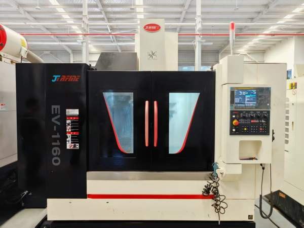 新到一台2022年乔峰EV-1160加工中心，发那科OI-MFPlus.