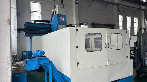 乔威进3223龙门发那科系统X轴行程3200mmY轴行程2300mm.