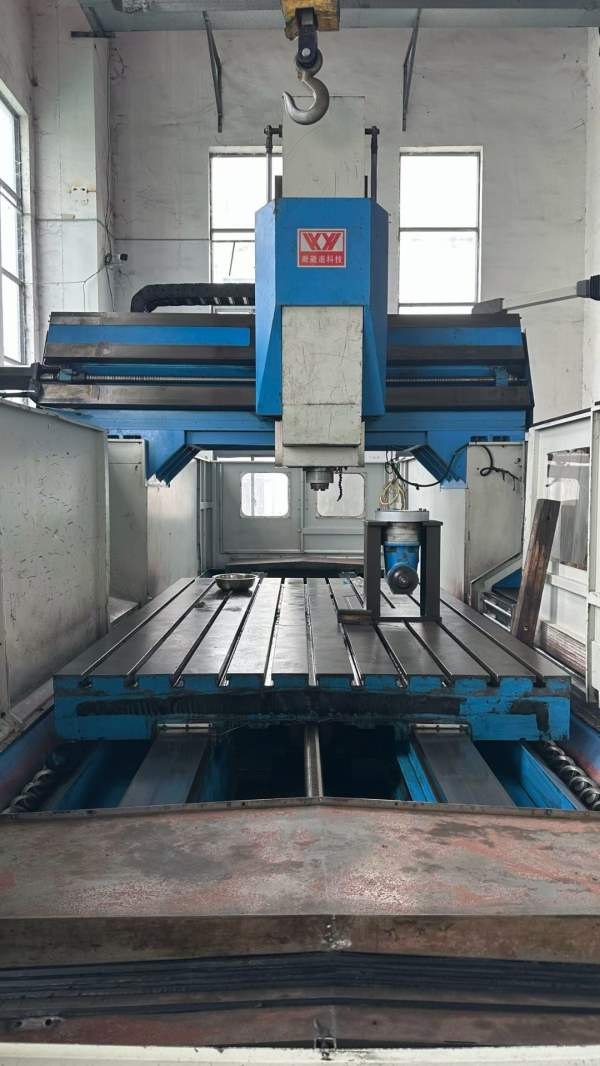 乔威进3223龙门发那科系统X轴行程3200mmY轴行程2300mm.
