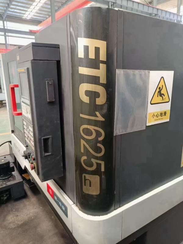 沈阳1625数控斜车，价格不高，6寸液压卡盘，带尾座，.