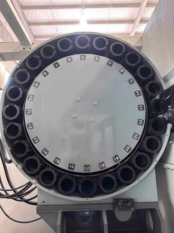 刚买下精品安装少用光巨630双工作台卧加型号:MH-630产.
