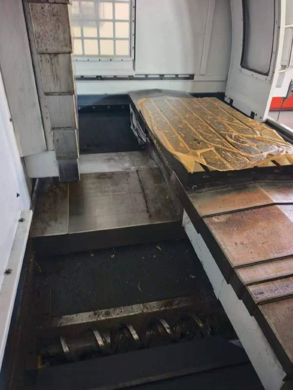 8吨重油机850加工中心两线一硬轨道，24把刀库安装少用.