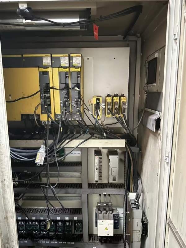 海天2500/8000数控龙门加工中心。工作台2.5米x8米，龙.