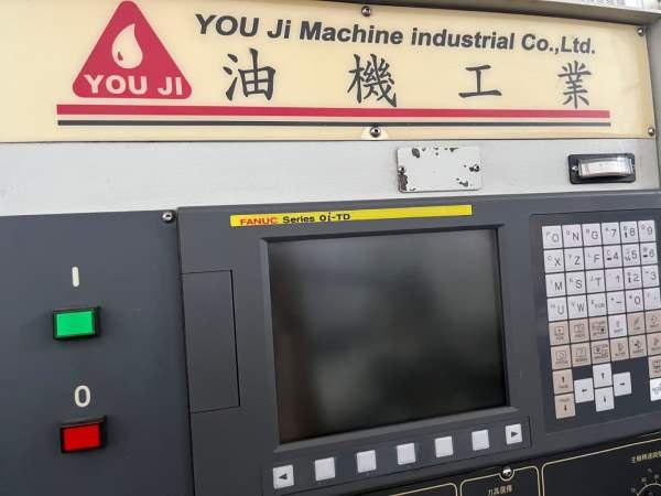 油机YV-250E立车，同款2台。1.加工能力回转直径：500m.