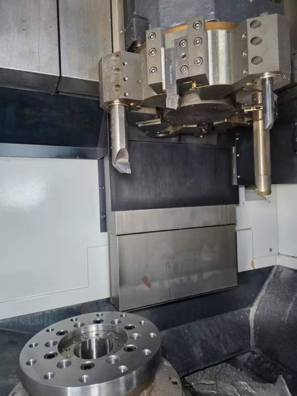 斗山PUMA V8305数控立车同款2台车削直径830mm，床身回.