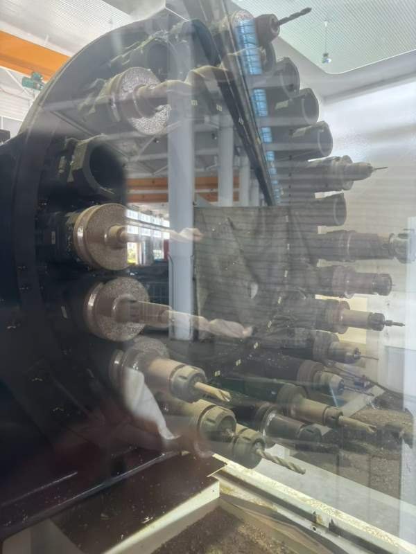 马扎克VCN700DL立式加工中心，工作台1740700。三轴行.