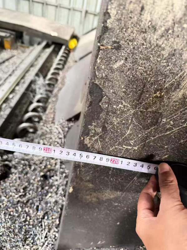 在位2521龙门加工中心，BT50主轴，两线一硬，台面1.9/.
