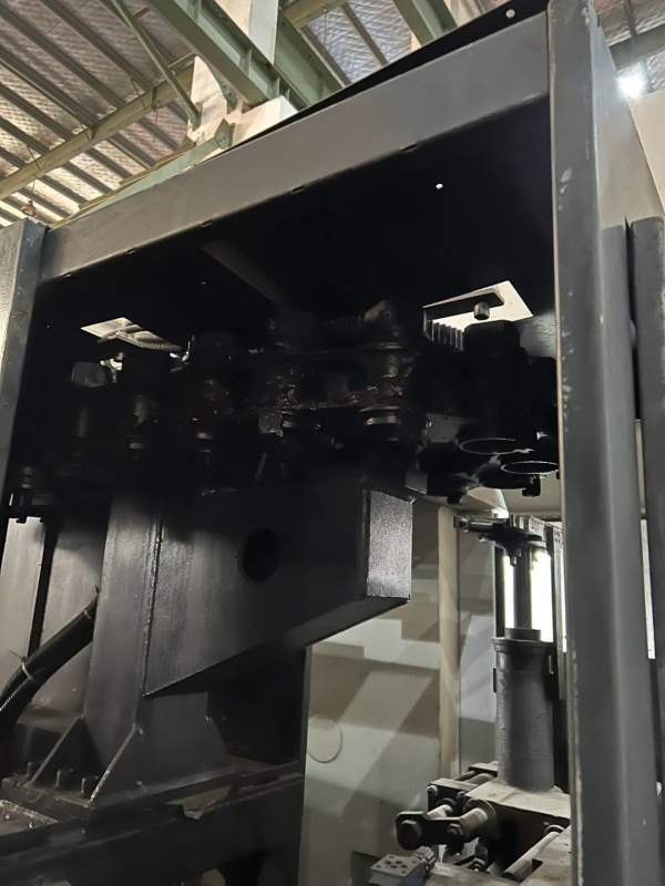 刚刚到货亚崴3016数控龙门加工中心，工作台3.2米1.5米.