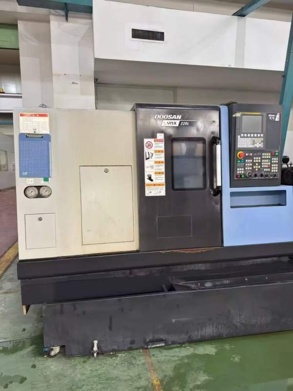原装韩国斗山LYNX220LC数控车床发那科系统主轴：8寸卡.