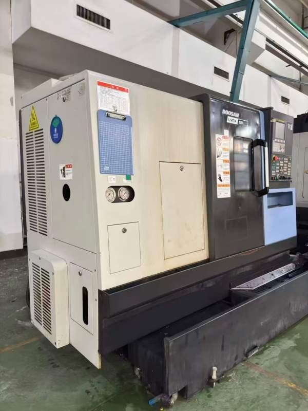 原装韩国斗山LYNX220LC数控车床发那科系统主轴：8寸卡.