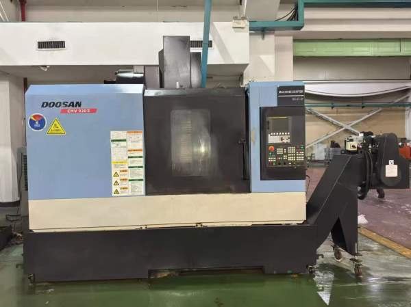 斗山CMV920立加发那科系统24把刀库，8000转工作台1000.