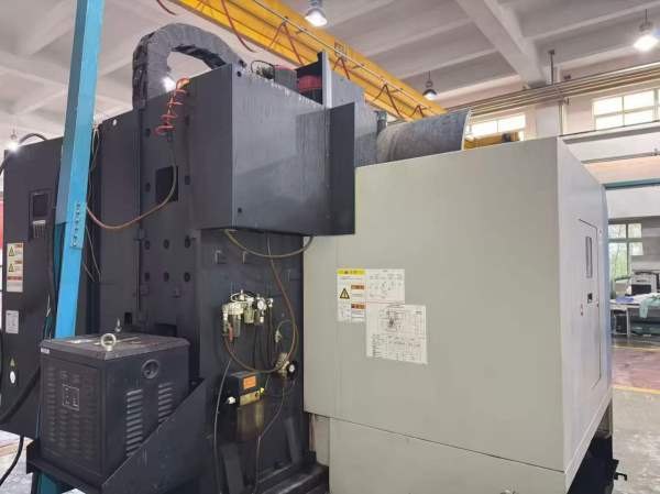 斗山CMV920立加发那科系统24把刀库，8000转工作台1000.