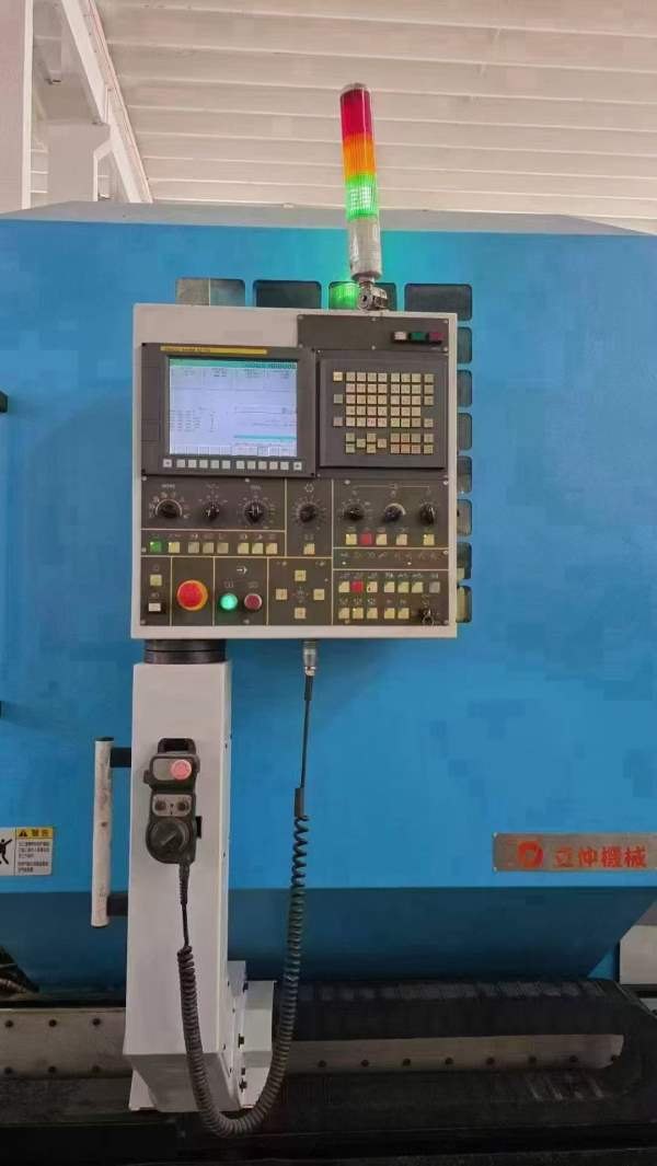 馆螺纹数控车床。台湾原装立仲CNC-S50/3M重切削管螺纹.